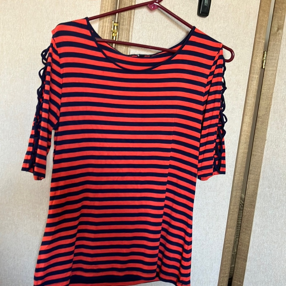 FINAL MARKDOWN Cable & Gauge Red and Blue Cut Out Blouse petite large